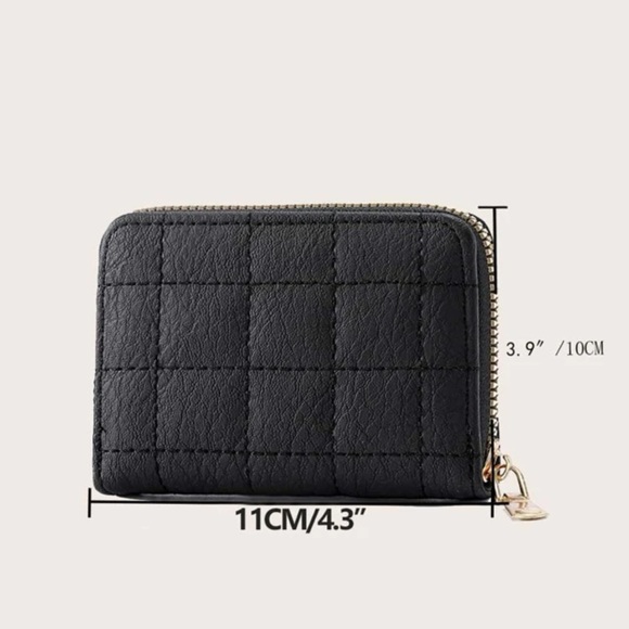 Quilted Detail Card Holder - Picture 4 of 7